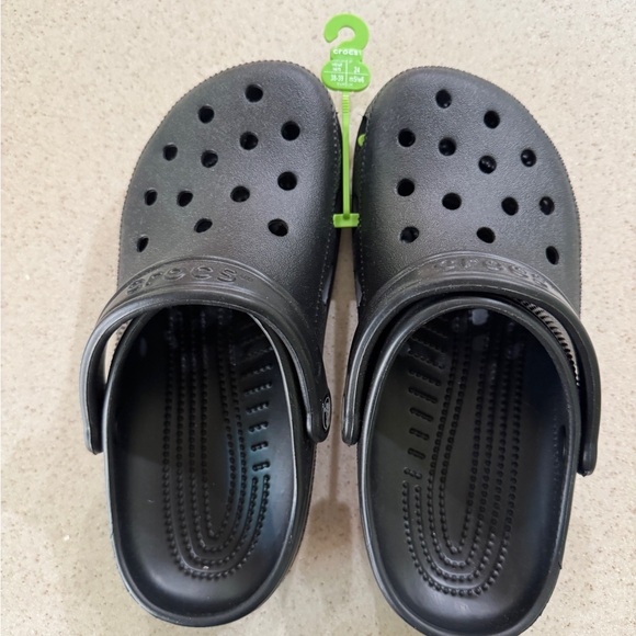 CROCS  Black Size W8 M6 - Picture 1 of 3